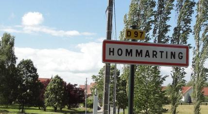 The city limit sign for Hommarting in France