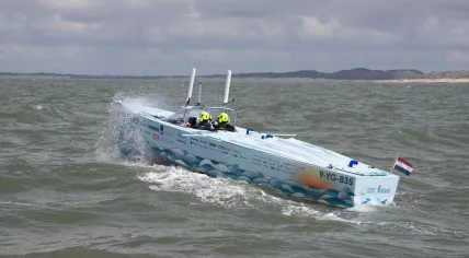 TU Delft students crossing the North Sea in a self-built hydrogen boat.