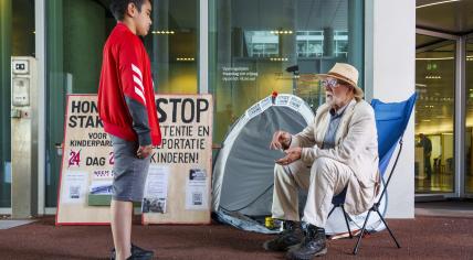 11-year-old Mikael speaks with 79-year-old Eduard Disch, who is on day 25 of a hunger strike at the IND calling for a children's pardon, 5 August 2024