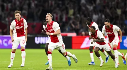 Ajax players cheer after winning the penalty shootout (13-12) during the 3rd qualifying round UEFA Europa League match between Ajax and Panathinaikos at the Johan Cruijff ArenA on August 15, 2024 in Amsterdam.