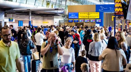 Travelers stranded at Eindhoven Airport after a network outage halted all flights, 28 August 2024