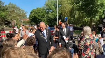 Mayor Ahmed Aboutaleb of Rotterdam high-fives kids on Statenweg, 14 May 2024
