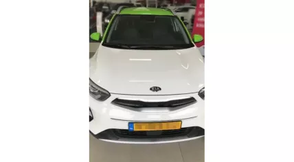 image of car used by Michael van H. while attempting to pull cyclist off of their bicycles.
