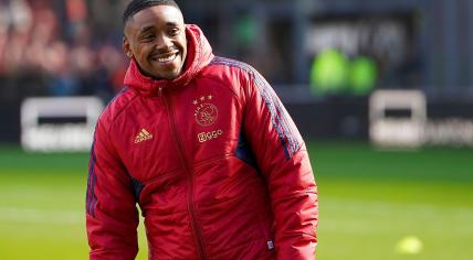 Steven Bergwijn in Deventer at a match between Go Ahead Eagles and Ajax, 2 April 2023