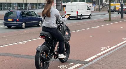 A teen girl riding a fatbike in Amsterdam Centrum, 5 September 2024