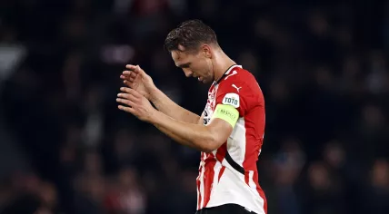  Luuk de Jong of PSV Eindhoven shows his disappointment after the UEFA Champions League match between PSV Eindhoven and Sporting CP at Phillips Stadium on October 1, 2024 in Eindhoven, Netherlands.