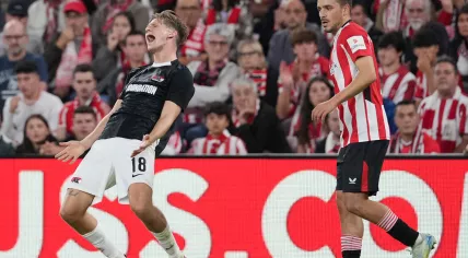 AZ Alkmaar's Norwegian defender #18 David Moller Wolfe claims a penalty during the UEFA Europa League 1st round day 2 between Athletic Club Bilbao and AZ Alkmaar at the San Mames stadium in Bilbao on October 3, 2024. 