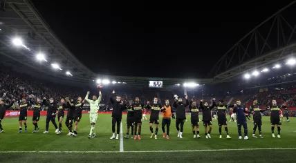 PSV celebrates the 1-2 victory after the Dutch Eredivisie match between AZ Alkmaar and PSV Eindhoven at the AFAS stadium on October 19, 2024 in Alkmaar, Netherlands.