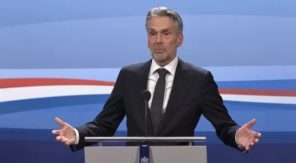 Prime Minister Dick Schoof takes questions from reporters after the last Cabinet meeting before the autumn recess. 25 October 2024