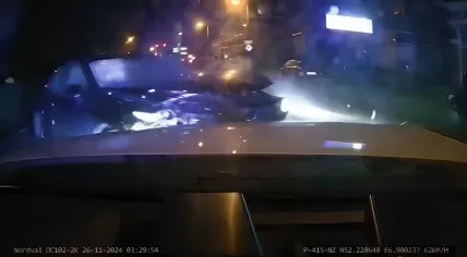 Police chase an allegedly stolen vehicle from Utrecht to Enschede, where it was struck by a police car. The driver fled on foot. 27 Nov. 2024