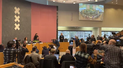 Amsterdam mayor Femke Halsema, public prosecutor René de Beukelaer, and police chief Peter Holla giving a press conference on attacks on Israeli football supporters in the city, 8 November 2024