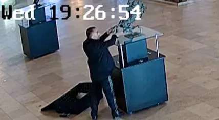 Man wanted for stealing the Paardenkracht statue by the Belgian sculptor Jan Desmarets from the Kurhaus hotel in Scheveningen, 10 April 2024
