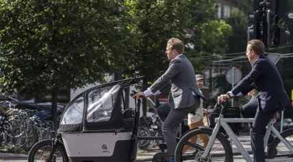 Man riding a Carqon cargo bike in Amsterdam, 23 September 2024