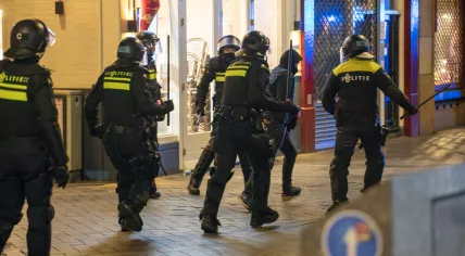 Riot police responding to attacks on Maccabi Tel Aviv football supporters in Amsterdam, 8 November 2024