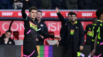 Guus Til of PSV Eindhoven celebrates the 2-5 during the Dutch Eredivisie match between FC Utrecht and PSV Eindhoven at Galgenwaard stadium on December 1, 2024 in Utrecht, Netherlands.