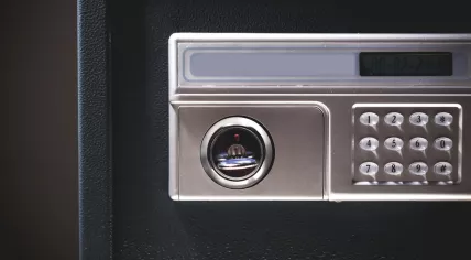 Safe box with electronic lock