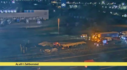 An accident involving multiple vehicles, including a truck that lost its load of concrete slabs, caused traffic chaos on the A2 between Zaltbommel and the Martinus Nijhoffbrug. 17 February 2025