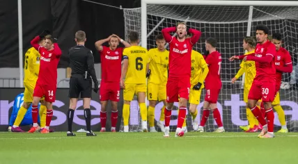 Twente's players react after missing a chance during the Europa League soccer match between FK Bodø/Glimt and FC Twente in Bodo, Norway, Thursday, Feb. 20, 2025