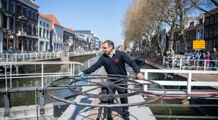 A canal lockmaster adjusting the Weerdsluis in Utrecht as part of the Fish Doorbell project. 27 April 2021