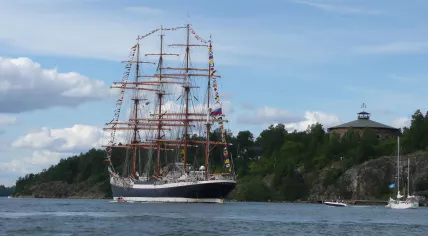 The picture shows the russian sail training ship Sedov passing the Fredriksborgs fortress after participating in the 2007 Tall Ships Race.