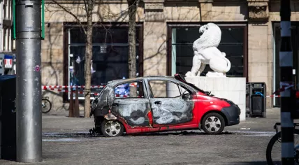 People quickly ran from the scene of an explosion triggered in a car on Dam Square in Amsterdam. 3 April 2025