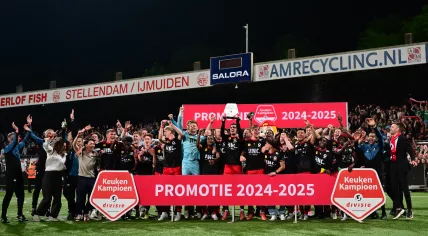 Excelsior celebrates promotion to the Eredivisie during the Dutch First Division match between Excelsior and Jong PSV at the Van Donge & De Roo Stadium on May 2, 2025 in Rotterdam, Netherlands