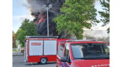 Flames and smoke engulf the Jysk retail location in Horst, Limburg. 8 May 2025