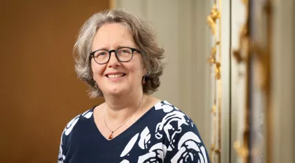 Dr. Ingrid Robeyns, a professor at Utrecht University researching extreme wealth and its links to social harm, inequality, and societal problems. She was awarded a Stevin Prize in 2025