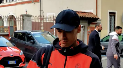Tijjani Reijnders signing autographs as an AC Milan player. 