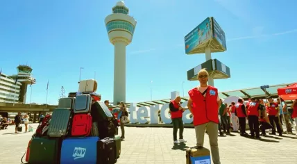 Trade union FNV and KLM ground crew protest for a decent collective barganing agreement at Schiphol Airport, 9 May 2025