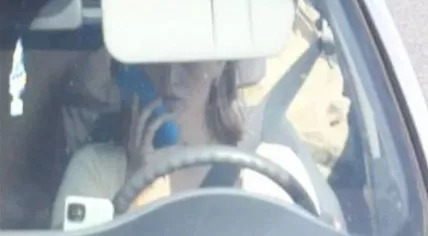 Ice pack gets woman 439 euros fine for using her phone while driving, 2 July 2025