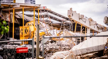 One hurt in a partial roof collapse during construction work on the Kronenburg shopping center in Arnhem, 10 July 2025