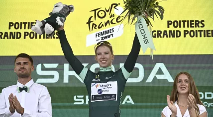 Protime’s Dutch rider Lorena Wiebes celebrates her green jersey of best sprinter on the podium the 4th stage (out of 9) of the fourth edition of the Women's Tour de France cycling race, 130.7 km from Saumur to Poitiers, in Poitiers, western France on July 29, 2025.