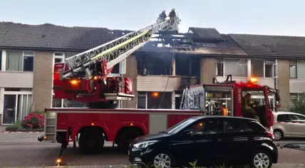 An explosion and fire at a home on Vincent van Goghlaan in Papendrecht left two kids hurt and three homes uninhabitable, 3 July 2025