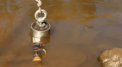 Magnet fishing