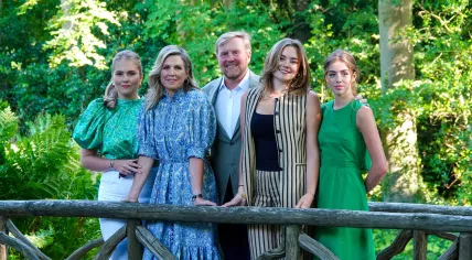 The Dutch royal family, from left to right, Crown princess Amalia, Queen Maxima, King Willem-Alexander, princess Ariane, princess Alexia, posing in the gardes of Huis ten Bosch Palace. 30 June 2025