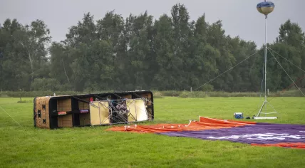 Police investigating the day after a fatal hot air balloon accident in De Hoeve, 14 August 2025