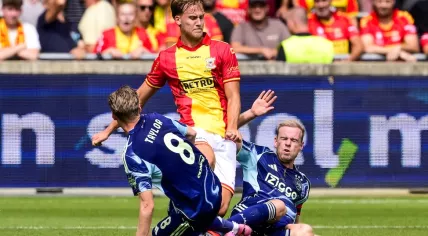 Kenneth Taylor of Ajax, Melle Meulensteen of Go Ahead Eagles, and Davy Klaassen of Ajax during the Dutch Eredivisie match between Go Ahead Eagles and Ajax at De Adelaarshorst on August 17, 2025, in Deventer, Netherlands.