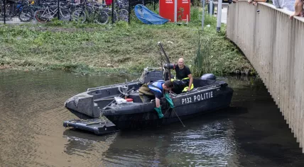 Onlookers watch from a bridge in Amsterdam-Zuidoost as police search for evidence in the murder of Lisa, a 17-year-old killed while biking home to Abcoude. 26 Aug. 2025