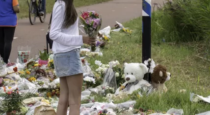 Flowers on Holterbergweg in Duivendrecht where 17-year-old Lisa from Abcoude was murdered on 20 August 2025. Photo taken on 26 August 2025