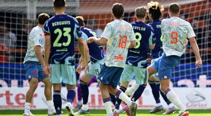 Henk Veerman makes it 1-0 to Volendam, during the Dutch Eredivisie match between FC Volendam and AFC Ajax at Kras Stadium on August 30, 2025, in Volendam, Netherlands.