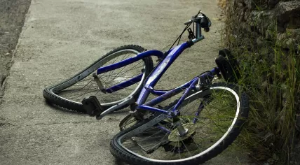 A damaged bicycle 