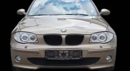 A gold-colored BMW 1 Series. Police say a car of this type was used in the Nieuwveen hit-and-run.
