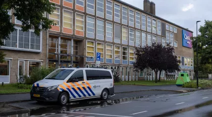 Police at Castor College in Beverwijk, one of five secondary schools in Beverwijk and Heemskerk that are closed on 12 September 2025 due to an escalating fued between rival groups of young people