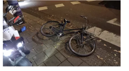 The bicycle of a woman who was struck by a car and dragged overnight on September 28–29. Police are urgently seeking the driver, who fled the scene, leaving her seriously injured.
