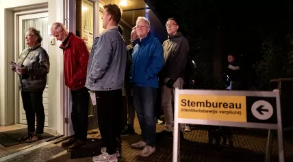 Early voters line up at De Tuin van Kapitein Rommel in Castricum to cast their vote at midnight in the parliamentary election, 29 October 2025