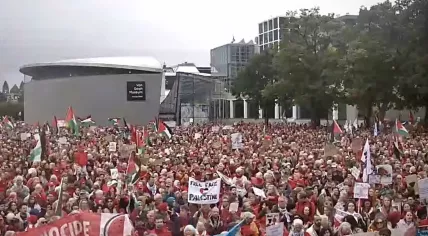 Tens of thousands gathered for the Red Line protest in defense of Palestinian people, and against the Israeli government’s tactics during the war in Gaza. 5 October 2025.
