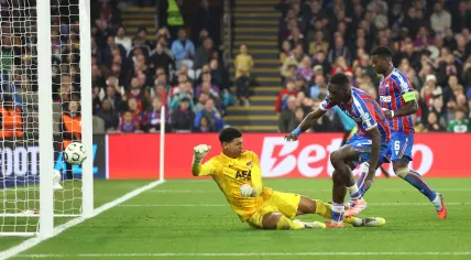 Ismaila Sarr of Crystal Palace scores his team's second goal against AZ goalkeeper Rome-Jayden Owusu-Oduro during the UEFA Conference League league phase match between Crystal Palace FC and AZ Alkmaar, in London, Britain, 06 November 2025.