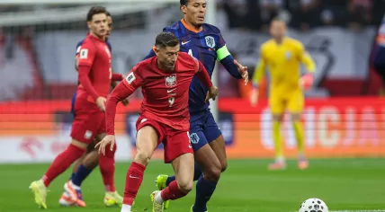 Oranje captain Virgil van Dijk and Poland striker Robert Lewandowski battle for the ball during the FIFA World Cup qualifier in Warsaw, November 14, 2025. 