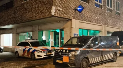 Cops found hundreds of kilograms of illegal fireworks and weapons in a storage unit under the Overtoomsesluis police station in Amsterdam West, 1 December 2025